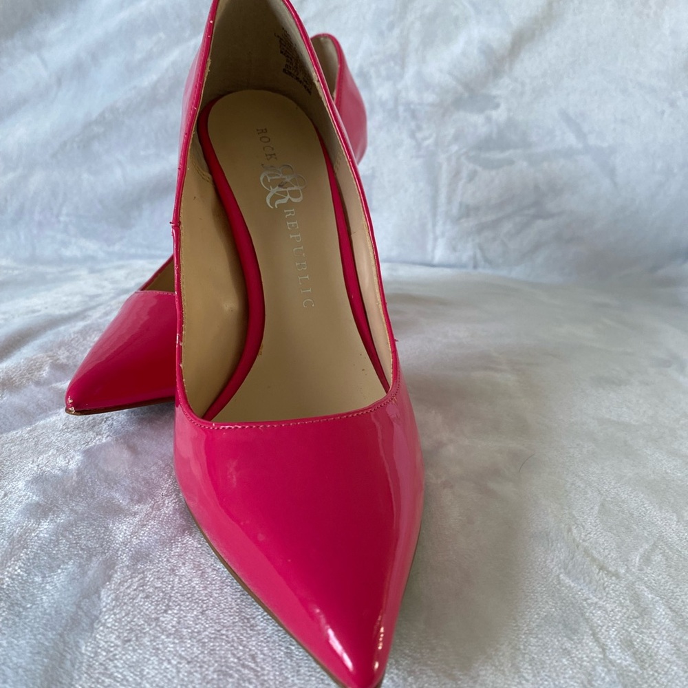 Rock& Republic shoes 8 M.


Sole Society Hot Pink Heels.